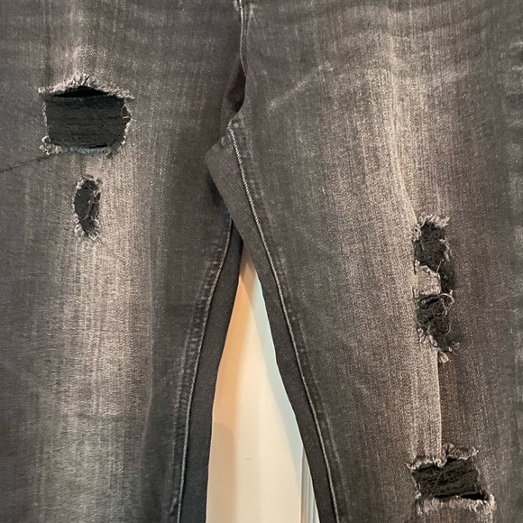 Old Navy distressed skinny jeans. Black size 4 - Picture 5 of 6